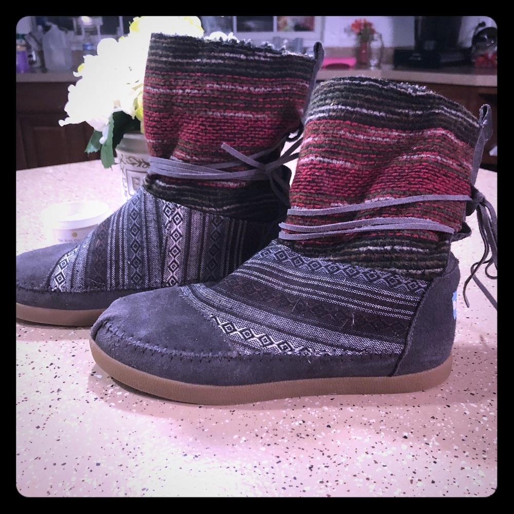 TOMS size 8